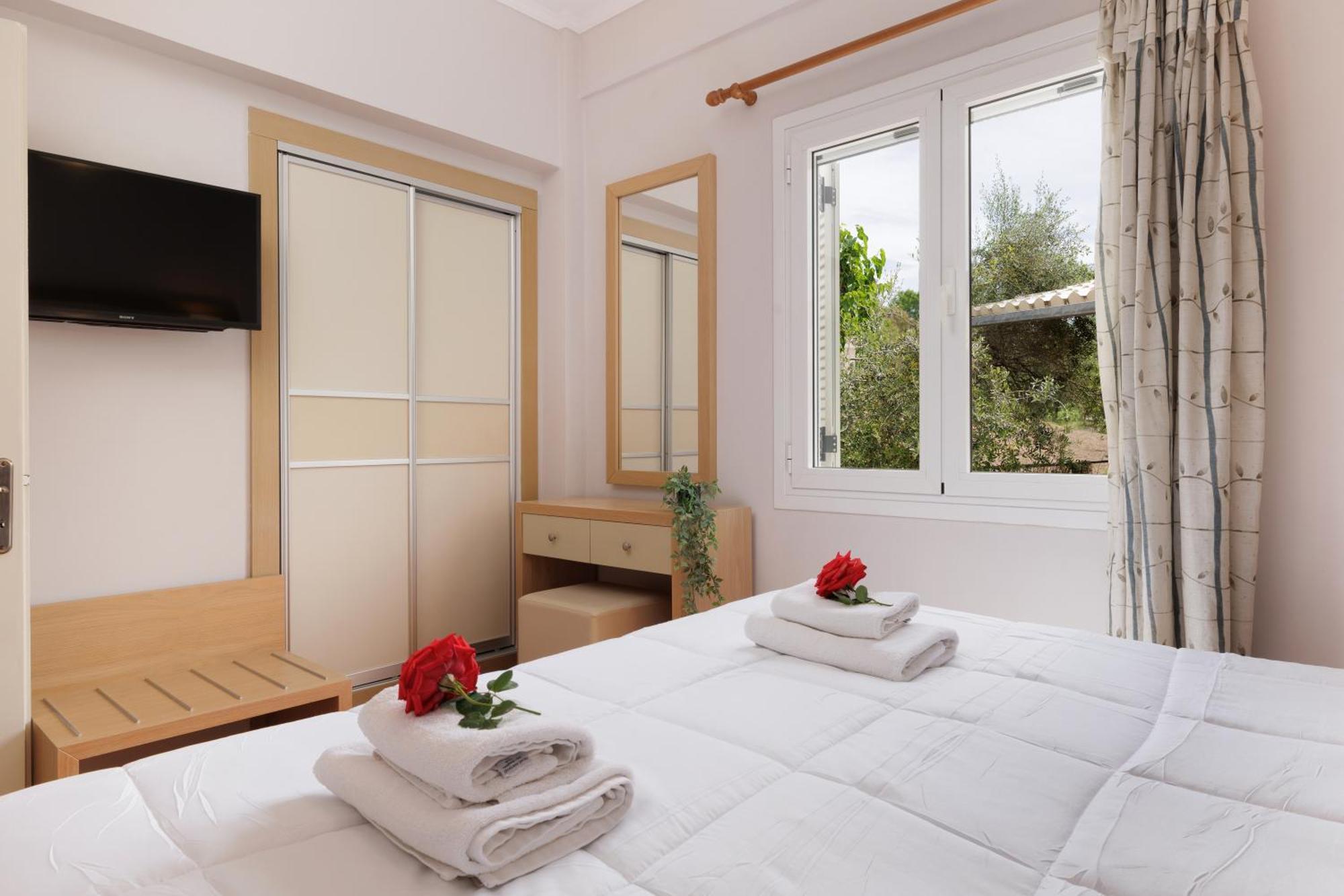 Santos Luxury Apartments Dassiá Eksteriør bilde