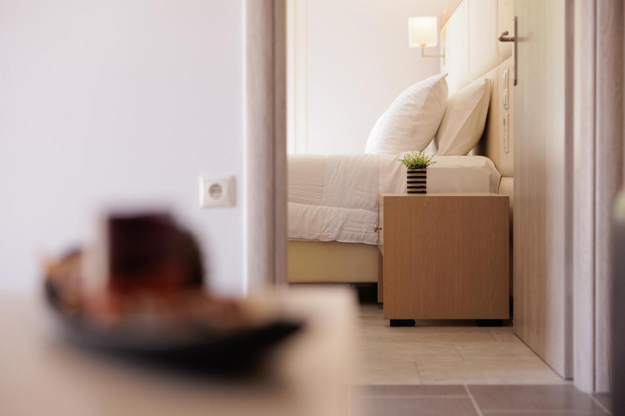 Santos Luxury Apartments Dassiá Eksteriør bilde
