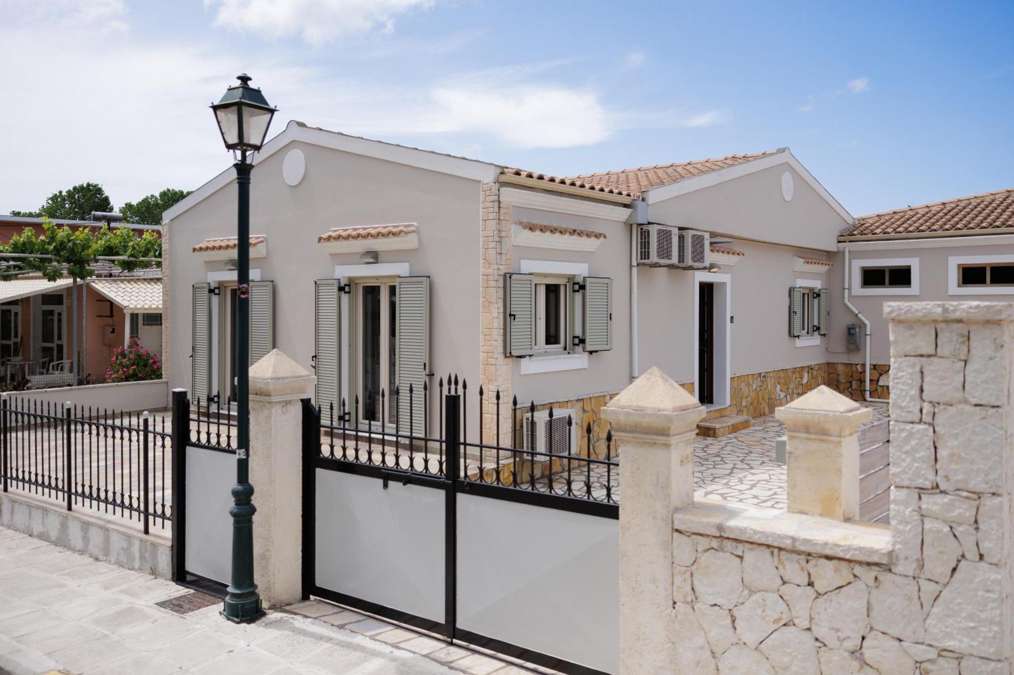 Santos Luxury Apartments Dassiá Eksteriør bilde
